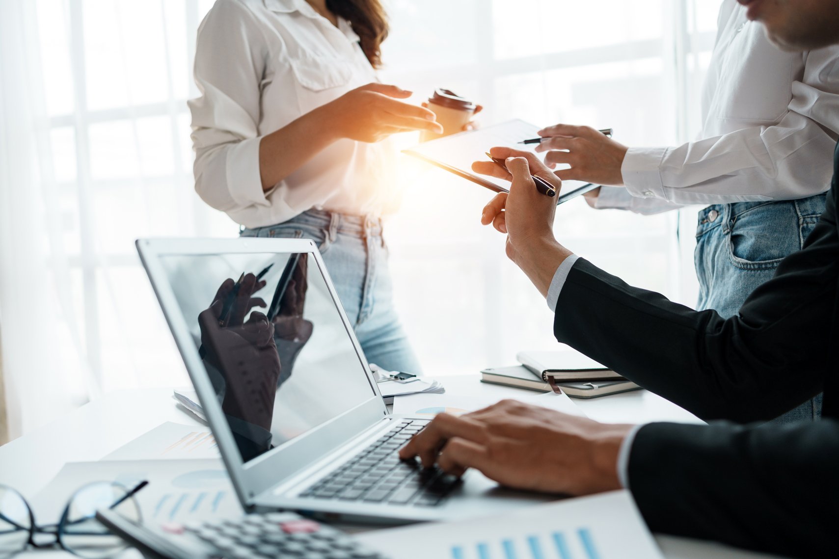 close-up-of-business-people-meeting-to-present-new
